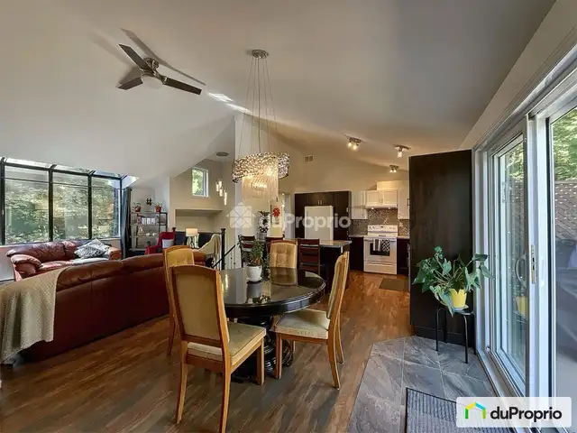 Propriété sur un domaine privé avec accès au Lac Memphrémagog in Houses for Sale in Sherbrooke - Image 4