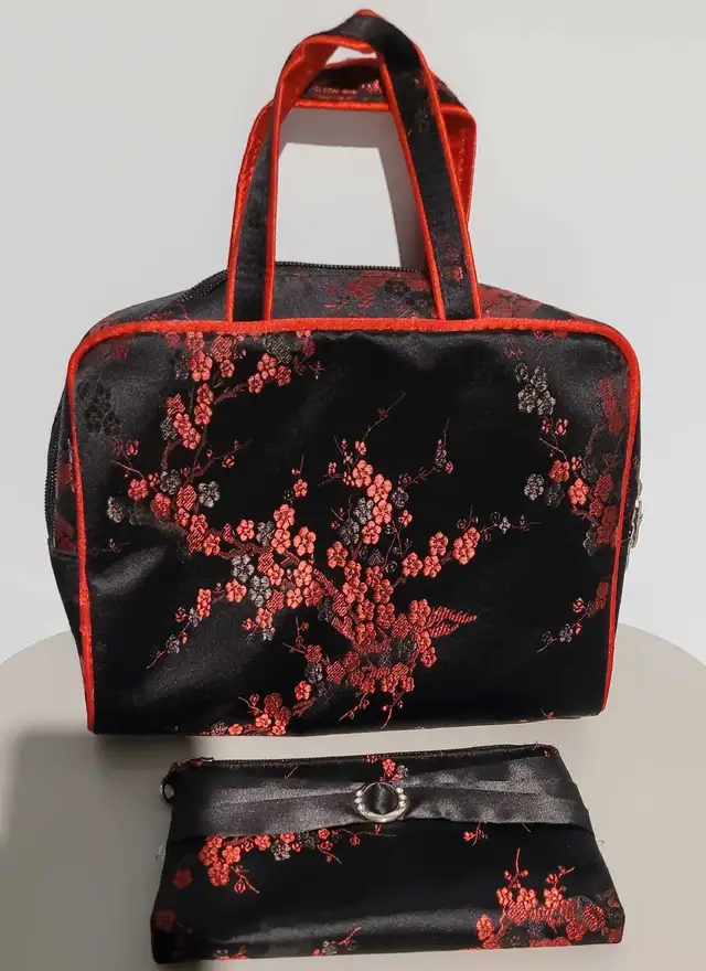 Cosmetic Bags/Makeup bags in Women's - Bags & Wallets in Barrie - Image 7