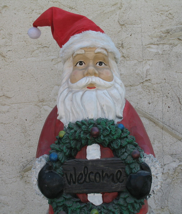 Large Outdoor Santa Claus Ceramic-Welcome Sign- Great Condition- in Outdoor Décor in Edmonton - Image 2