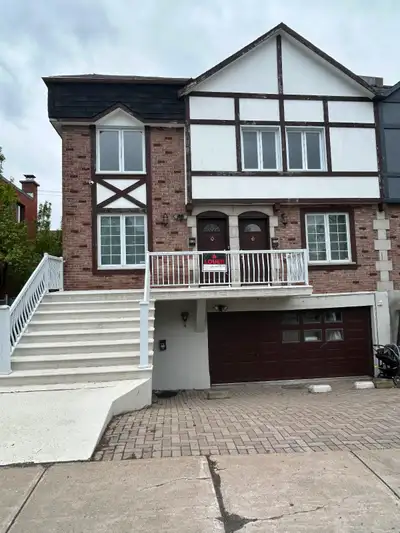 Appartement 6 1/2,à louer avec 3 chambres fermées , un grand salon ,et 2 salles de bain ensoleillé s...