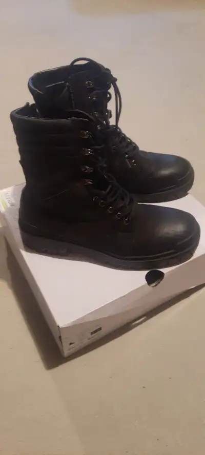 Call It Spring – Men's Size 11 Winter Snow Shoes – Like N, View more