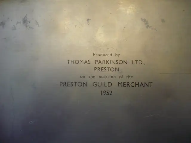 DECORATIVE TIN BOX PRESTON GUILD MERCHANT 195263417654857985124