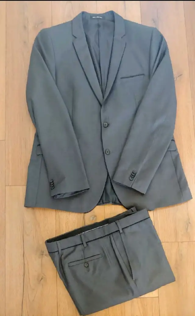Graduation suit jacket with pants size 40 in Men's in Calgary - Image 4