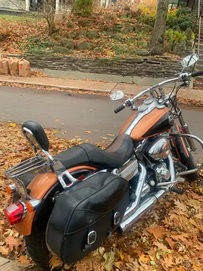 This 2008 Harley-Davidson Dyna Low Rider Anniversary Edition is a classic cruiser that combines icon...