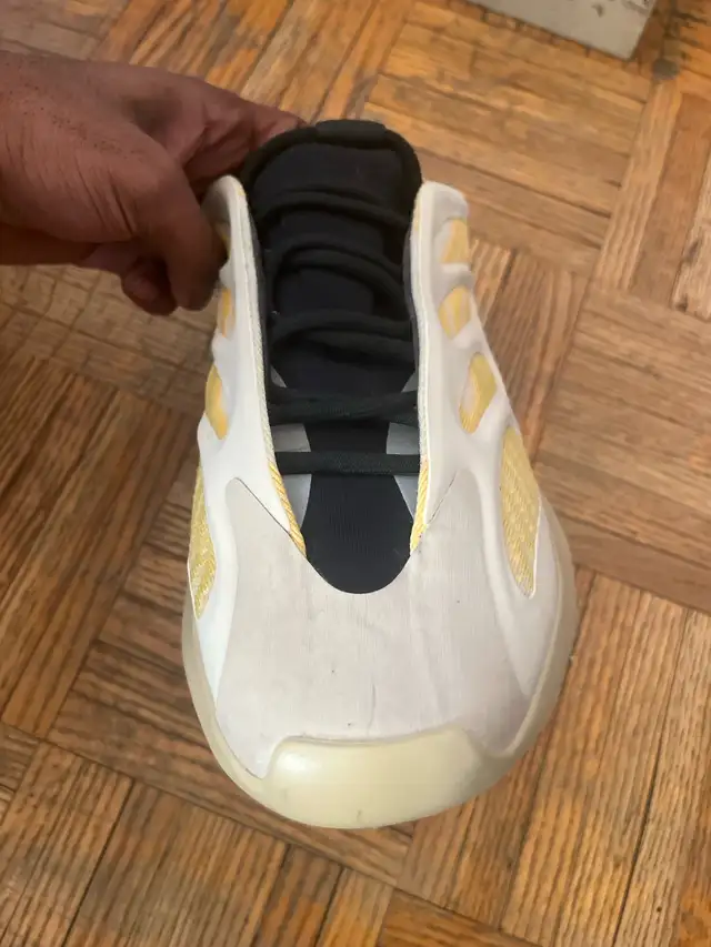 700 Yeezy  in Men's Shoes in City of Toronto - Image 8
