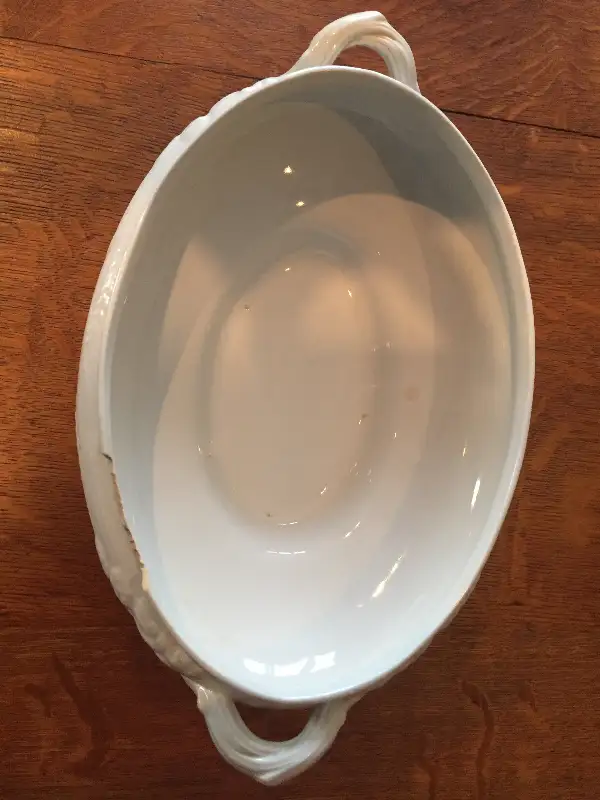 Vintage porcelain tureen63234577649539122