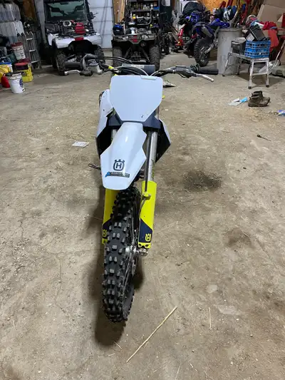 Selling my 2023 Husqvarna FC250 because I don’t ride it enough. I am the second owner and only put 1...