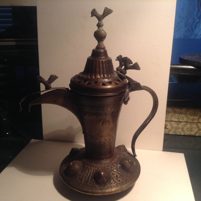 ANTIQUE ARABIC DALLAH COPPER COFFEE POT WITH BIRD DETAIL . in Arts & Collectibles in Vancouver - Image 4