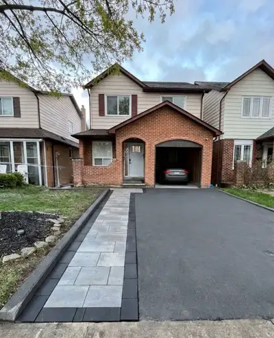 Custom renovated executive home for lease in Central Missisauga. Minutes to University of Toronto -...