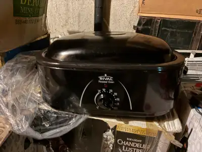 I'm selling a Rival roast pot electric oven in good working condition. This handy appliance is perfe...