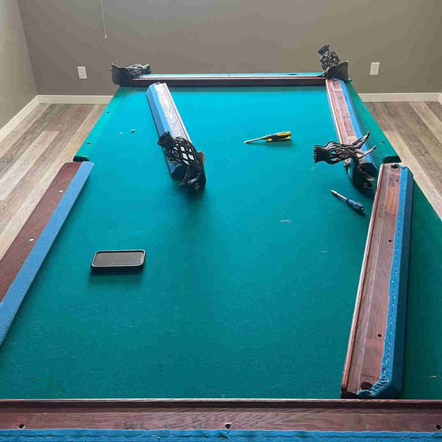 4’6” x 9’ Pool Table in Toys & Games in Moose Jaw