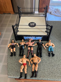 Wwe lot ring and figures