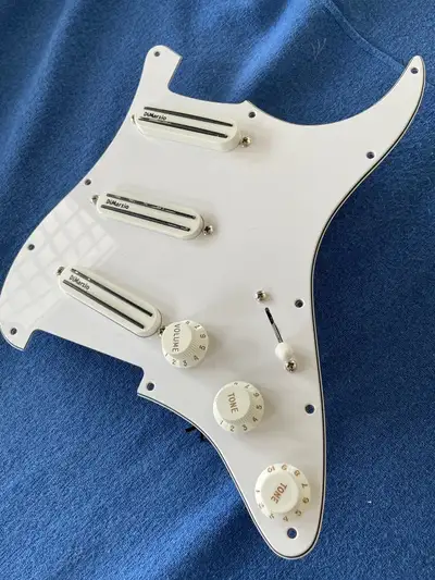 Up for sale is a Fender loaded pickguard with DiMarzio DP187 Cruiser pickups. You can find the spec...
