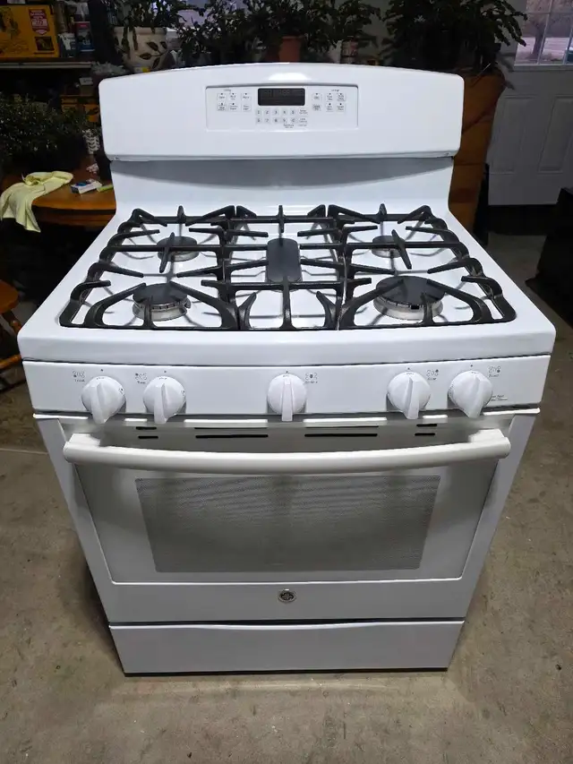 GE Gas Stove Model #JCGB75ODEF2WW in Stoves, Ovens & Ranges in Norfolk County - Image 2
