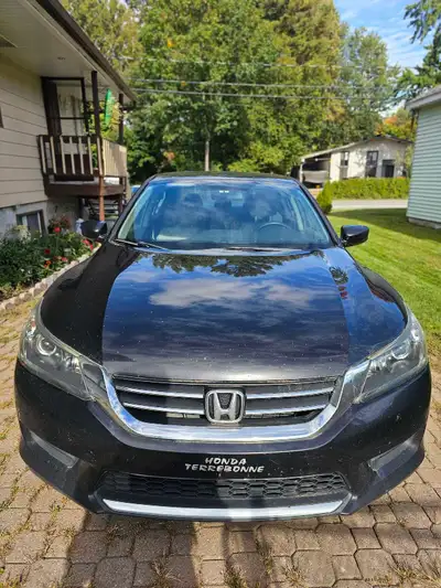 2014 Honda accord 2.4L 4 cylynder transmission automatique 268.000km Roulle tres bien Motuer transmi...