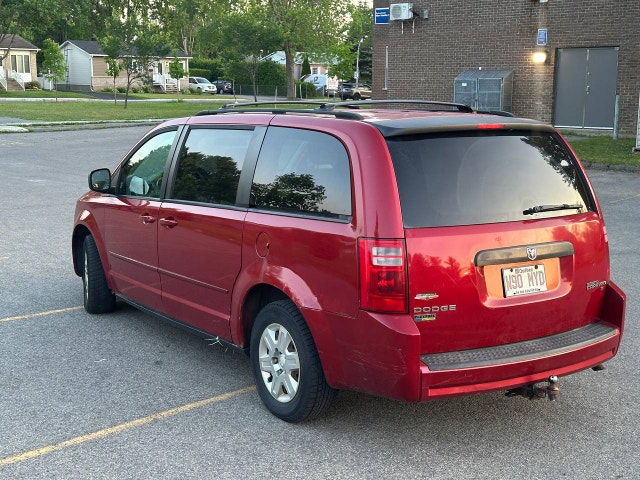 2010 Dodge Grand Caravan — photo 2