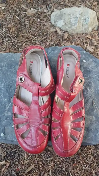 Sandals Leather Blondo Red Women Size 9, View more