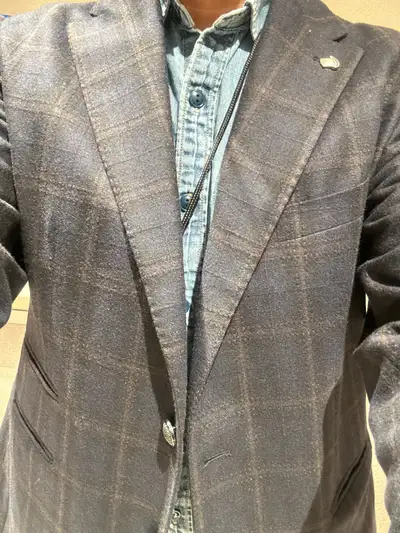 lightly worn suit jacket  https://www.tagliatore.com/en/, View more