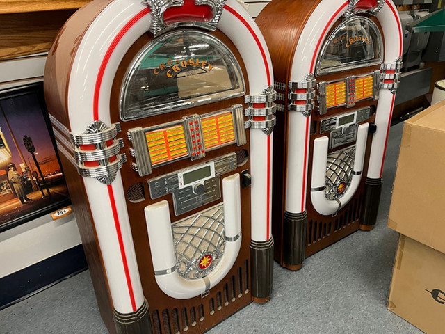 Jukebox Crosley Retro Bluetooth CD Mancave Arcade  Pinball dans Appareils électroniques  à Ouest de l’Île