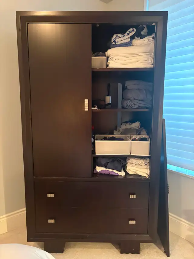 Armoire/wardrobe/bedroom cabinet in Dressers & Wardrobes in City of Toronto - Image 5