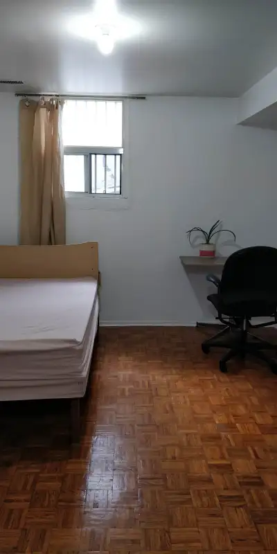 Located in the heart of downtown seconds away from universities /colleges, entertainment, restaurant...