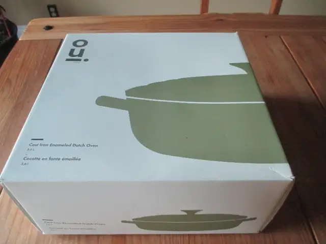 Cast Iron Enameled Dutch Oven in Kitchen & Dining Wares in Ottawa - Image 2