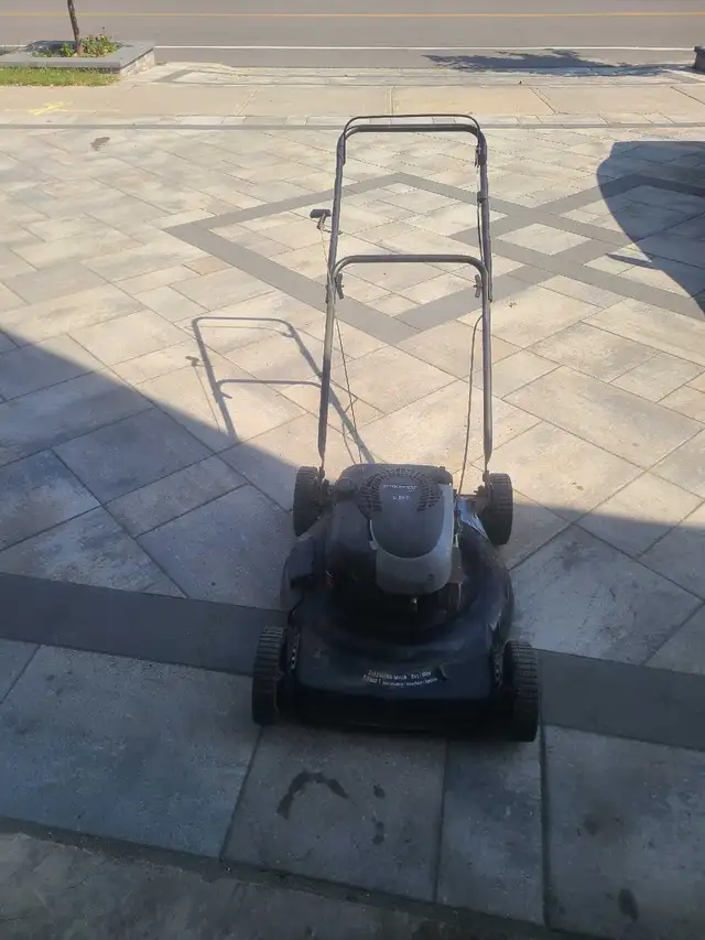 Murry lawnmower in Lawnmowers & Leaf Blowers in City of Toronto - Image 2