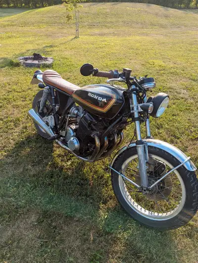 2 complete 1978 Honda CB 750's. The one with the brown seat was saftied and driving. Stalled on me o...