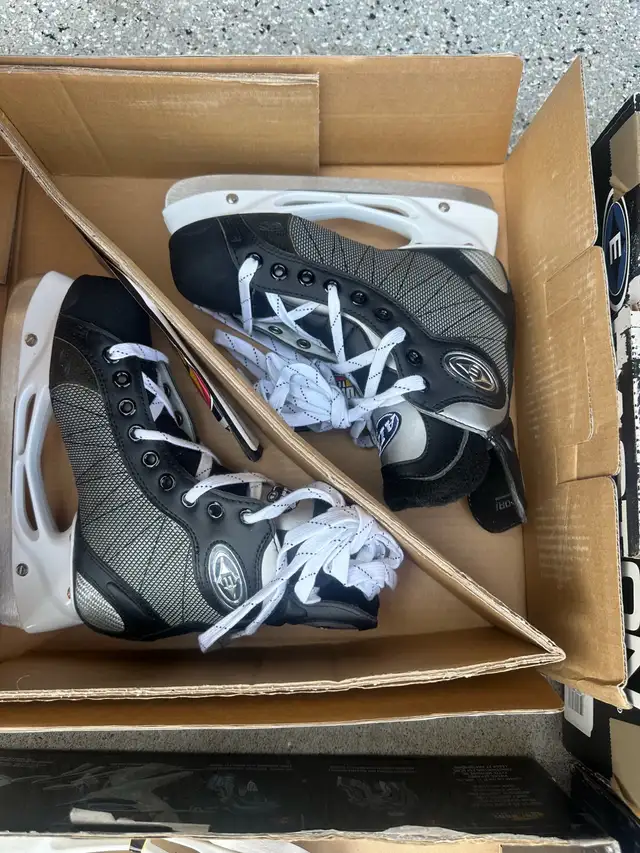 NEW- Easton Hockey Skates Junior 63735877027075123