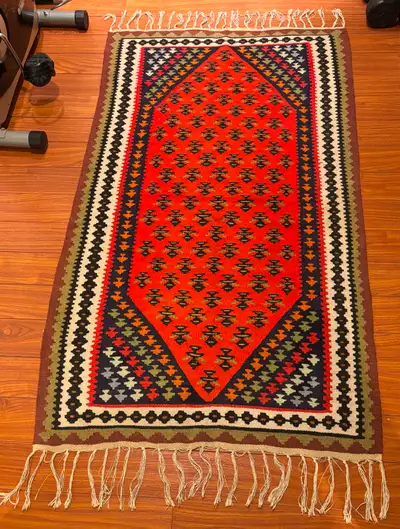Beau tapis artisanal Iranien, View more