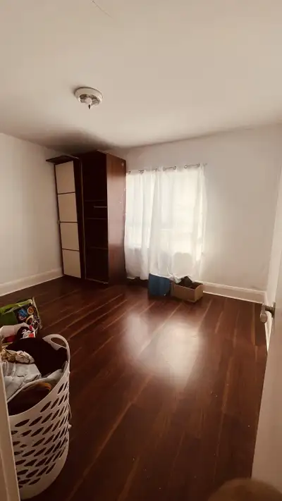 Room / 3 bedroom available upstairs Near all aminities in Guelph