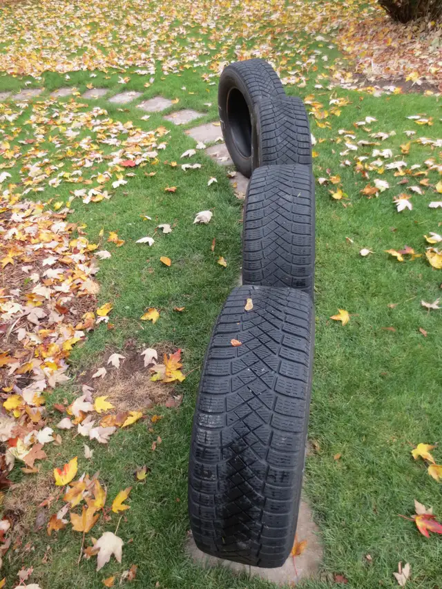 Pirelli Ice Zero 215/65/R16 Winter Tires in Tires & Rims in Cornwall - Image 3