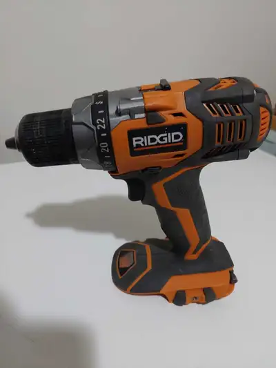 18v rigid 1/2" hammer drill r86008 with handle , charger ,a good battery and carry bag all in good w...