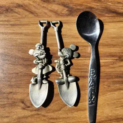 Mickey & Minnie shovel spoon set., View more