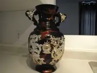Vase chinois en bois laqué
