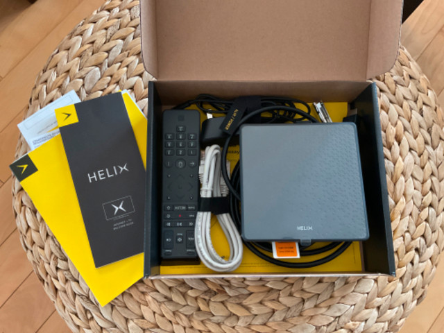 Hélix TV + télécommande vocale dans Accessoires pour télé et vidéo  à Lanaudière