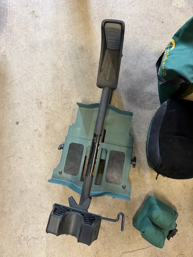 Caldwell Lead Sled Shooting Rest + Caldwell Shooting Bags in Fishing, Camping & Outdoors in Ottawa - Image 3