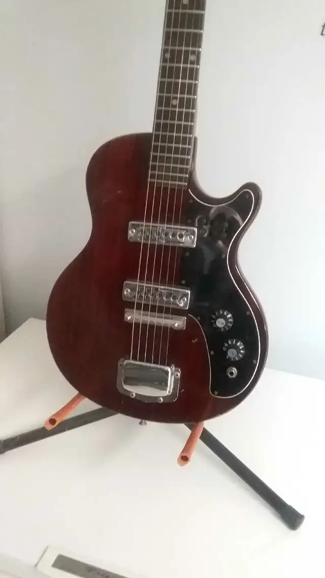 vintage guitar  in Guitars in Peterborough - Image 2