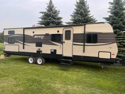 In great condition this spacious family camper offers: Double over double bunks A front queen bedroo...