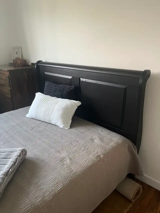 Sleigh bed for sale, queen size,  wood in Beds & Mattresses in Kitchener / Waterloo - Image 4