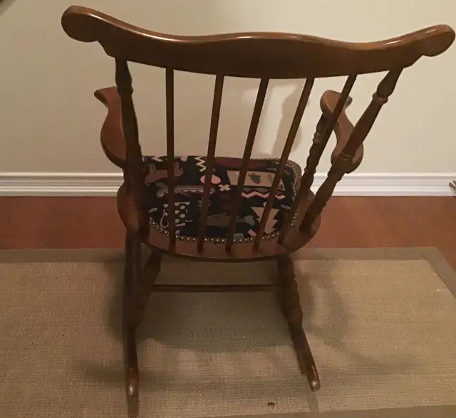 Children maple chair/rocker in Chairs & Recliners in Markham / York Region - Image 3