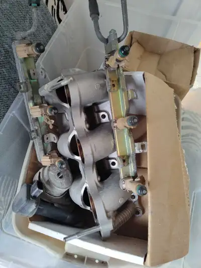 See pics, injectors, manifolds etc - was taken off a 2006 Honda Accord Hybrid with 150k. Make an off...