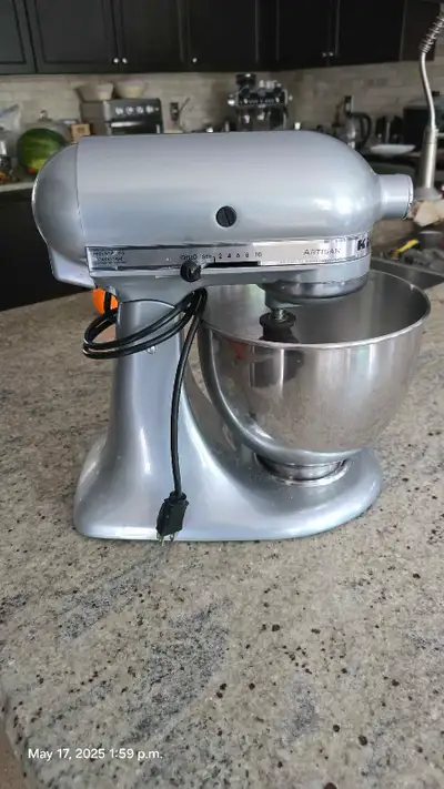 This is a used KitchenAid Artisan stand mixer, a reliable and versatile addition to any kitchen, per...