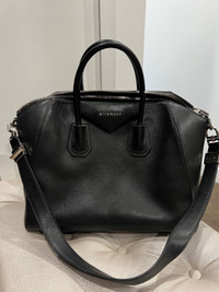 Givenchy Antigona medium bag. 