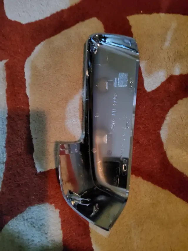 2019-2025 Silverado NEW RH Chrome Exterior mirror cover in Other Parts & Accessories in Thunder Bay - Image 6