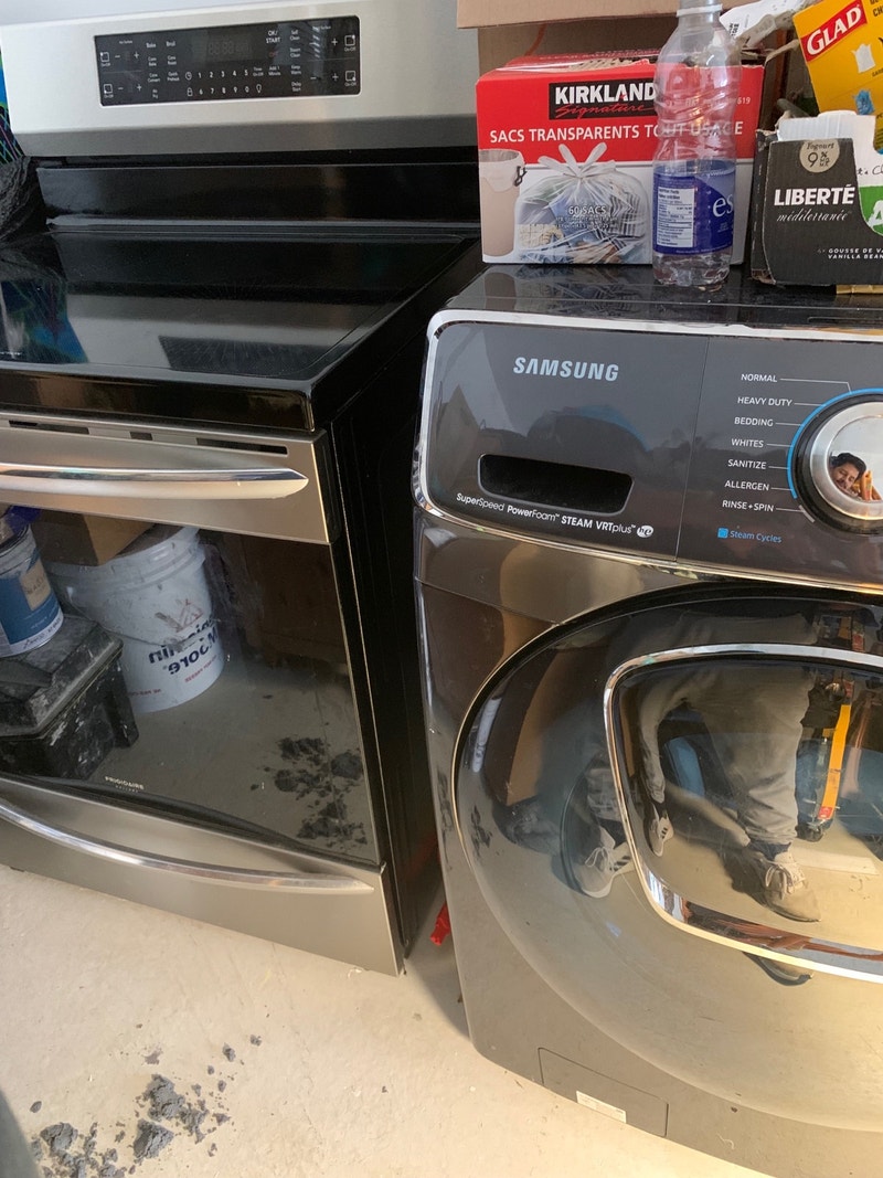 Selling my stove fridigaire air fry. Stoves, Ovens & Ranges