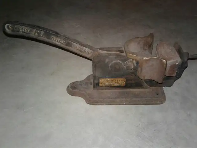 Dr. Scholl's Arch Fitter, antique shoe tool. in Arts & Collectibles in London - Image 2