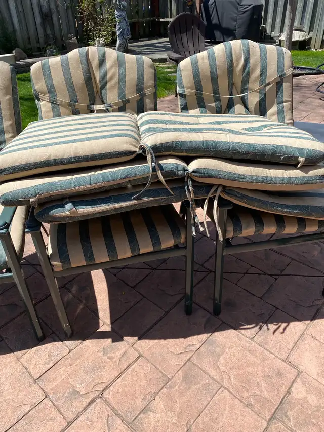 patio chairs and umbrella 62863736944002122