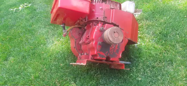 Snow blower engine toro or tecunseh 8hp in Snowblowers in Oakville / Halton Region - Image 3