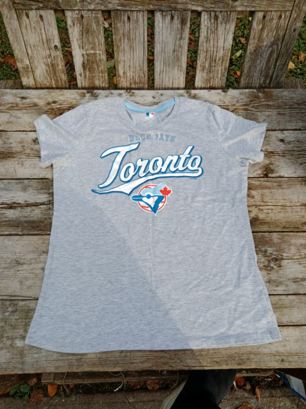 Women's Licensed Toronto Blue Jays T-Shirt, Size L, Machine Wash in Women's - Tops & Outerwear in Oshawa / Durham Region